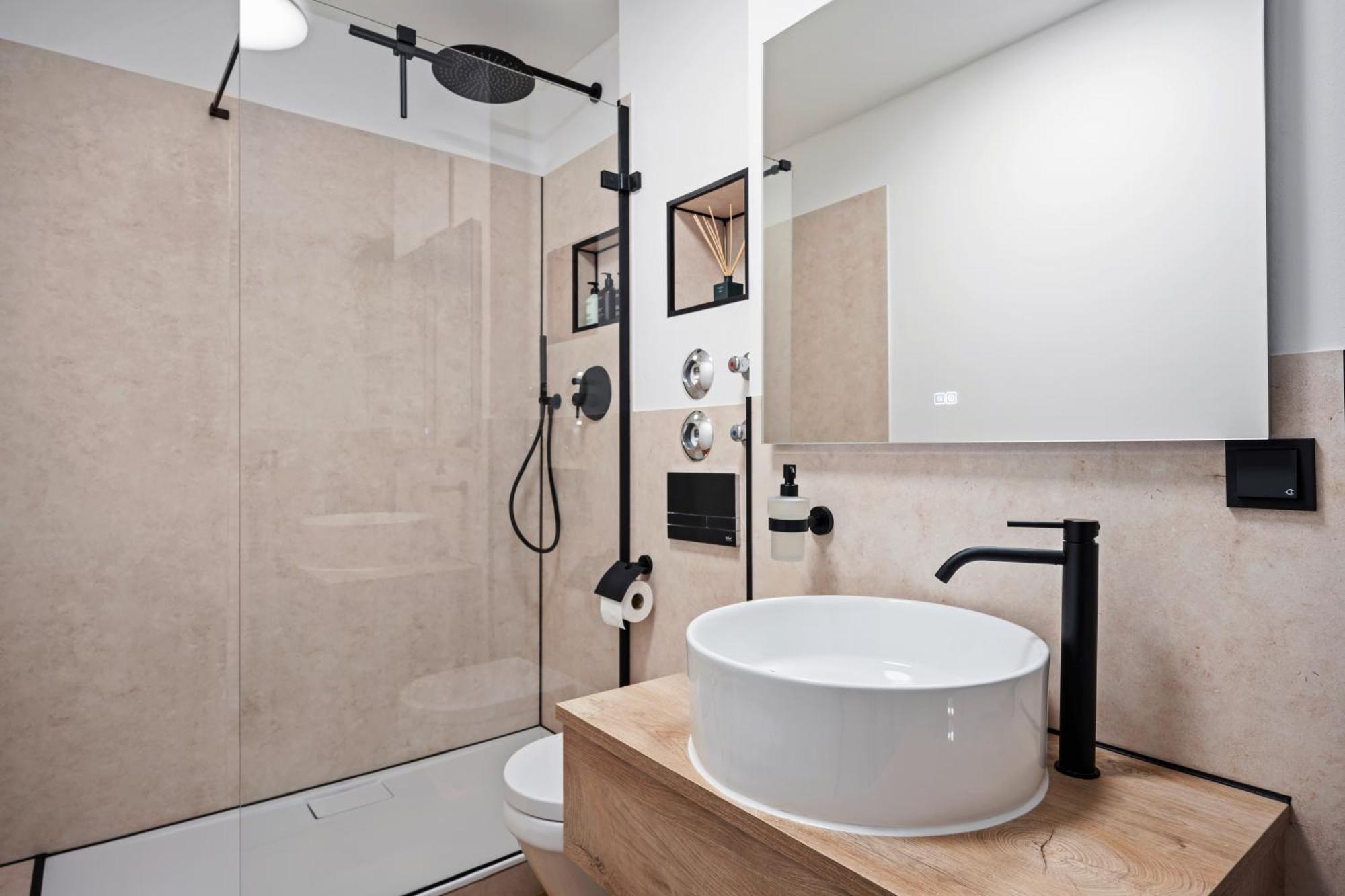 Edler Wohnraum Luxurioeses Apartment Mit Balkon, Boxspringbett, Kaffeevollautomat, Lift & Parkplatz Chemnitz Esterno foto
