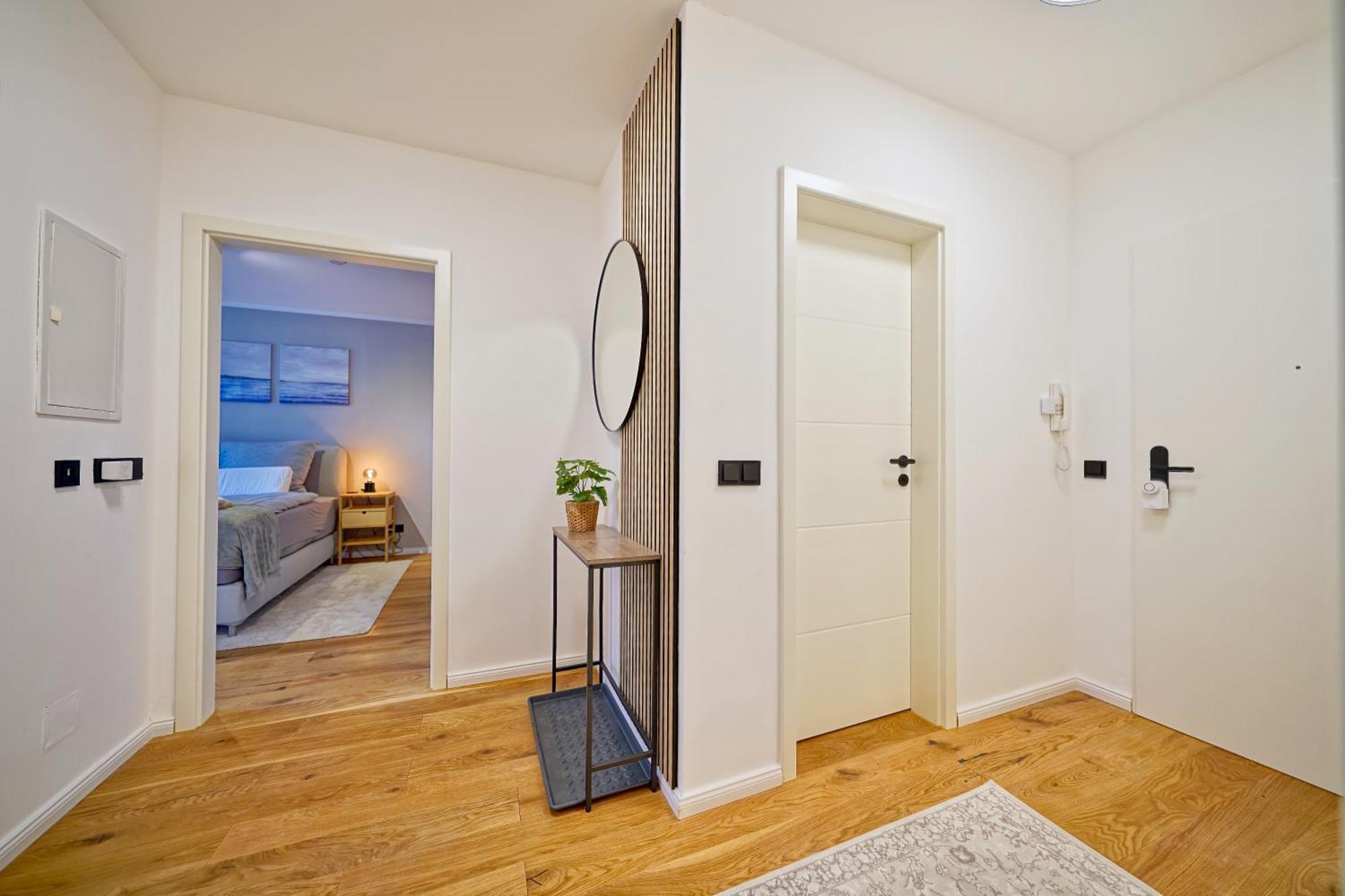 Edler Wohnraum Luxurioeses Apartment Mit Balkon, Boxspringbett, Kaffeevollautomat, Lift & Parkplatz Chemnitz Esterno foto