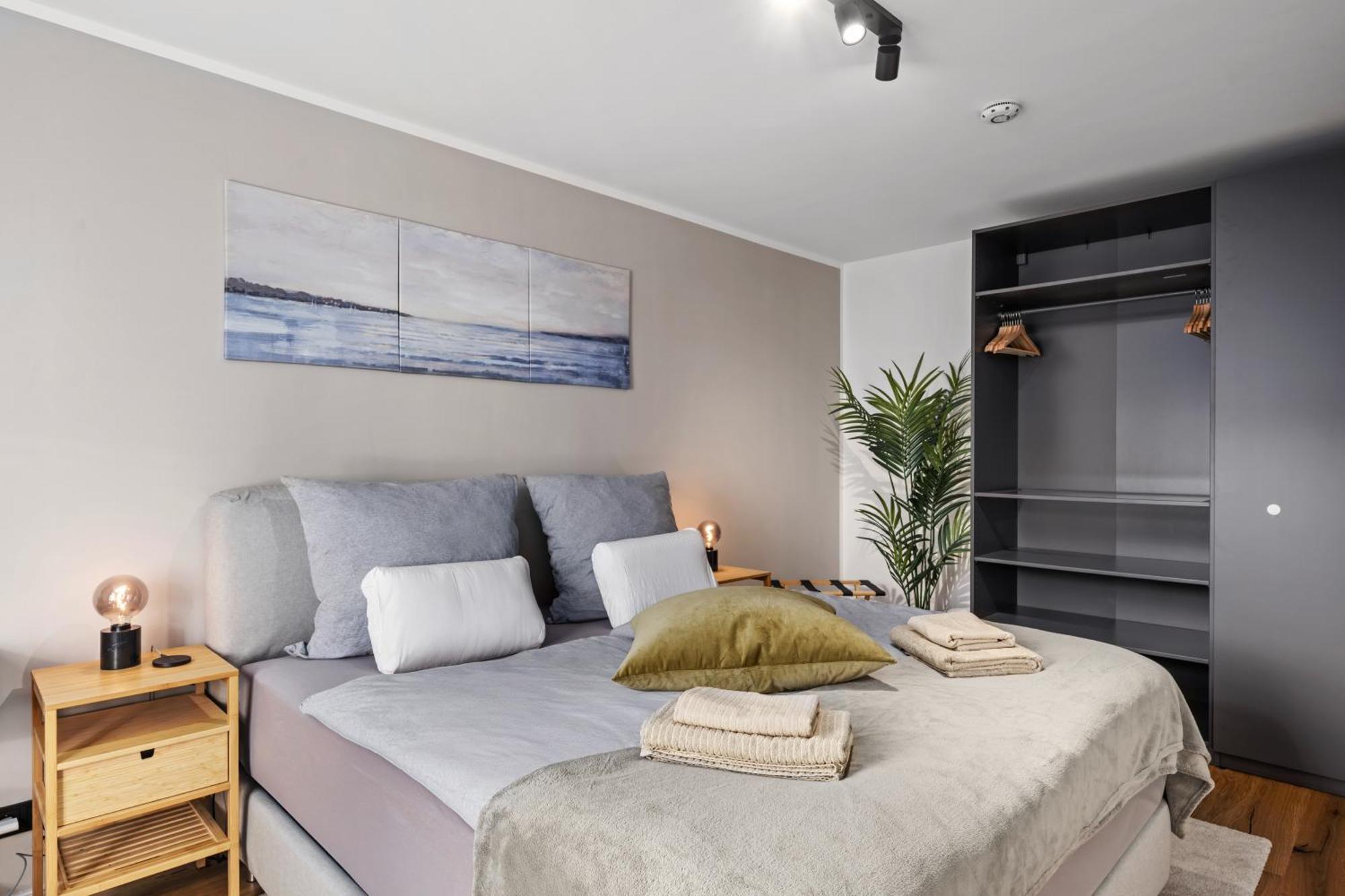 Edler Wohnraum Luxurioeses Apartment Mit Balkon, Boxspringbett, Kaffeevollautomat, Lift & Parkplatz Chemnitz Esterno foto