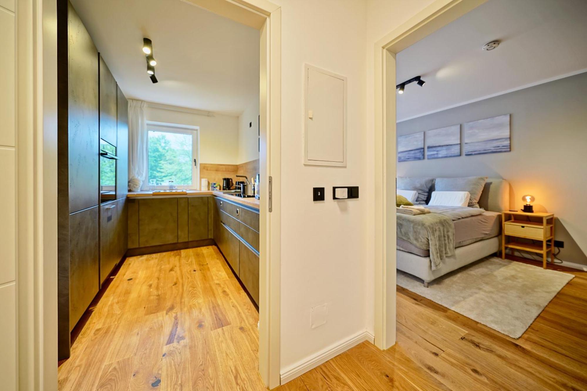 Edler Wohnraum Luxurioeses Apartment Mit Balkon, Boxspringbett, Kaffeevollautomat, Lift & Parkplatz Chemnitz Esterno foto