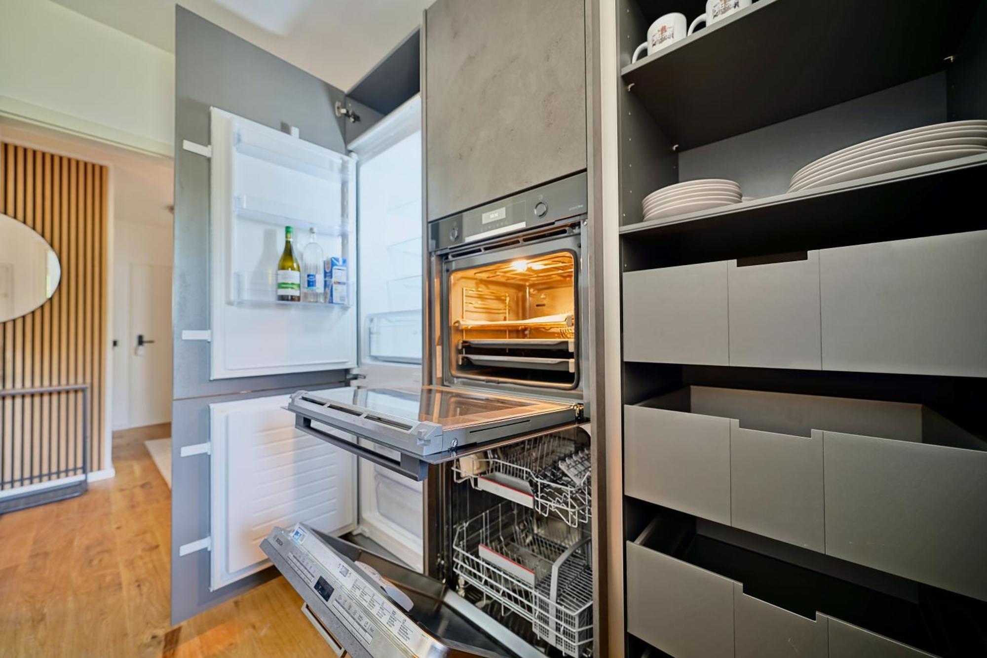 Edler Wohnraum Luxurioeses Apartment Mit Balkon, Boxspringbett, Kaffeevollautomat, Lift & Parkplatz Chemnitz Esterno foto