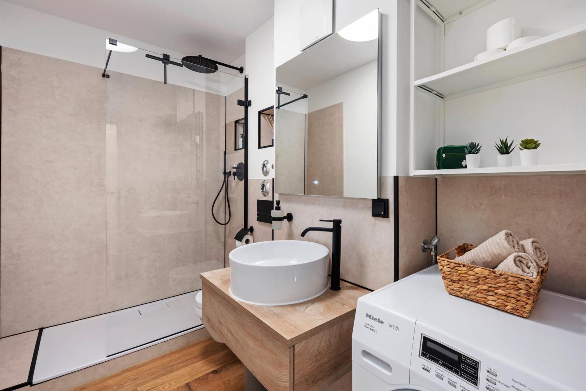 Edler Wohnraum Luxurioeses Apartment Mit Balkon, Boxspringbett, Kaffeevollautomat, Lift & Parkplatz Chemnitz Esterno foto