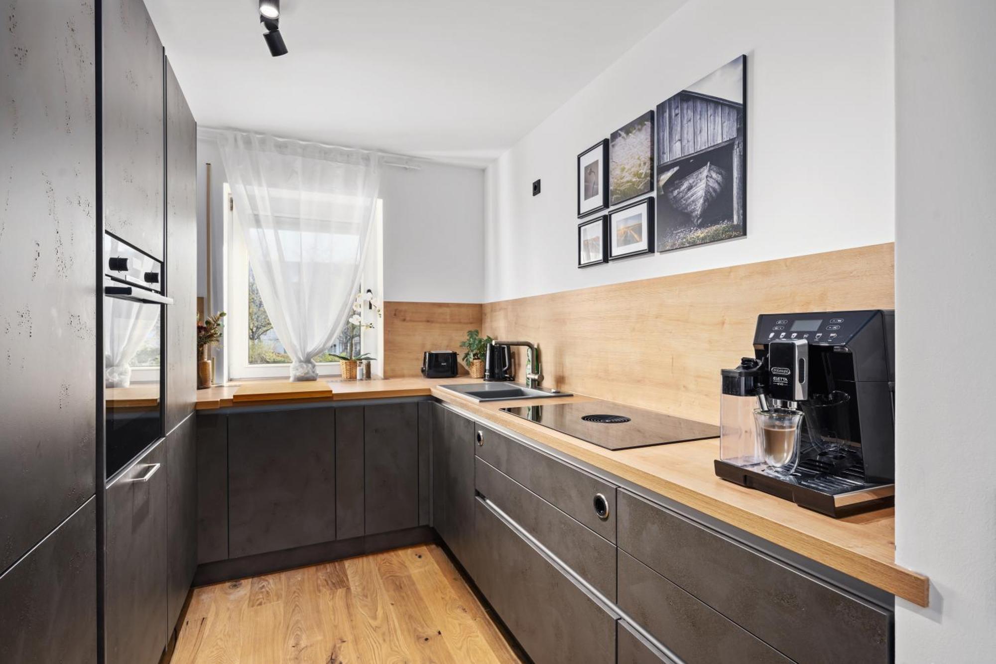 Edler Wohnraum Luxurioeses Apartment Mit Balkon, Boxspringbett, Kaffeevollautomat, Lift & Parkplatz Chemnitz Esterno foto